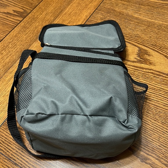 Never used lunch box/ cooler - Picture 3 of 4